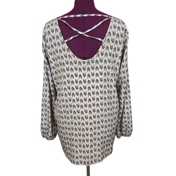 Chevron Patterned Women's Top - Picture 3 of 10